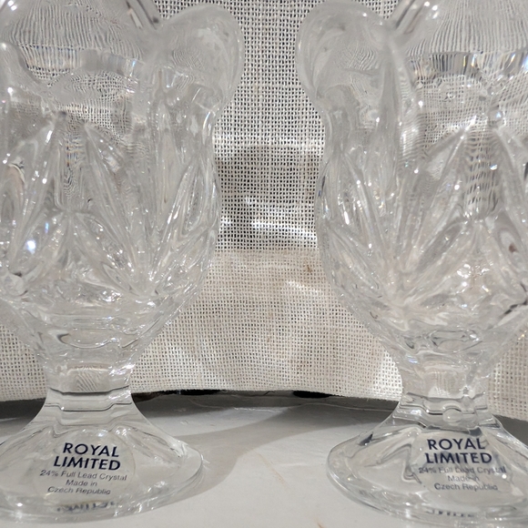 The Limited Crystal Clear Vases Elegant Accents Tulip Design - Picture 5 of 7
